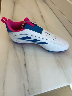 Adidas Kids goletto laceless Cleats brand new